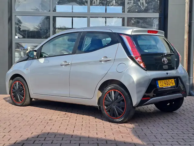 Toyota Aygo 1.0 VVT-i x-play 2016 Benzine 3