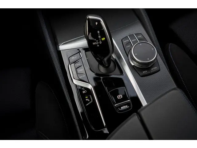 BMW 5 Serie 530e High Executive 2022 Hybride Benzine 54