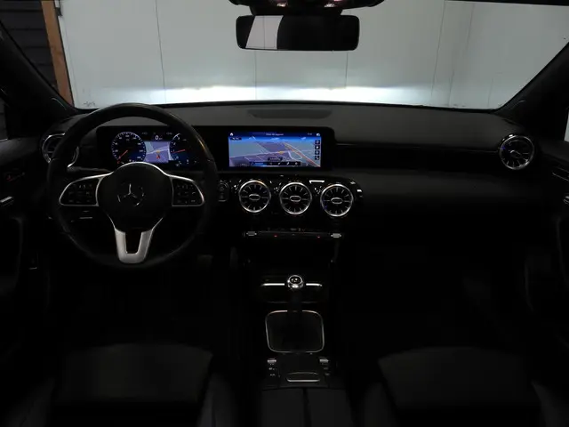 Mercedes-Benz A-Klasse A180 Premium Plus 2021 Benzine 5