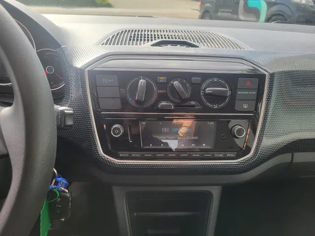 Volkswagen up! 1.0 BMT move up! 2018 Benzine 15