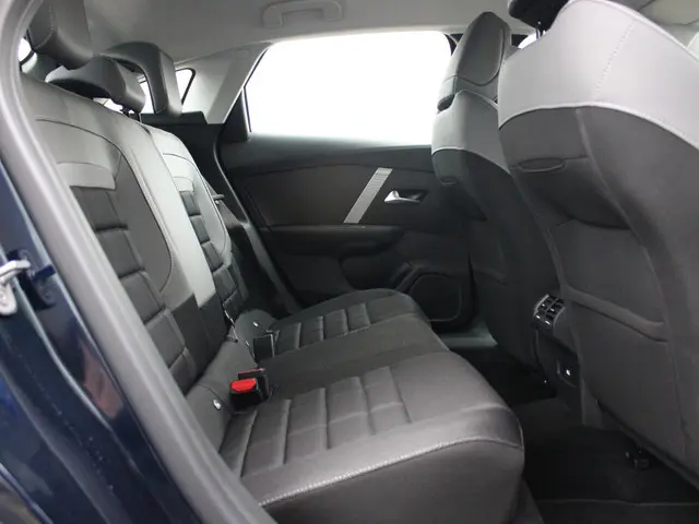 Citroën C4 HYBRID 145 BUSINESS 2025 Hybride Benzine 13