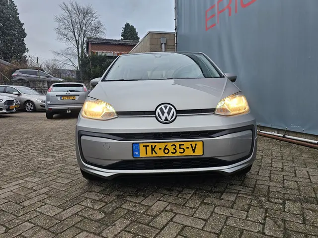 Volkswagen up! 1.0 BMT move up! 2018 Benzine 4