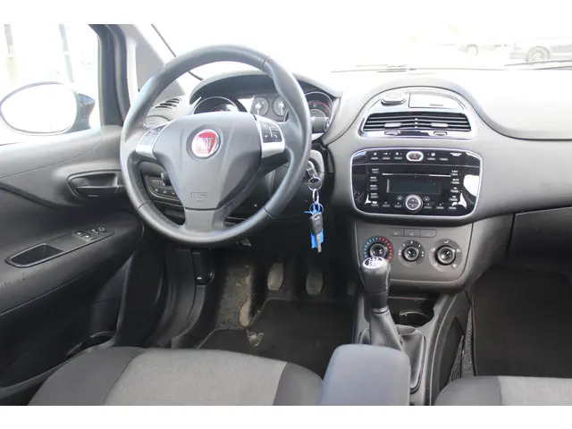 Fiat Punto Evo 1.3 M-Jet Lounge 2015 Diesel 4