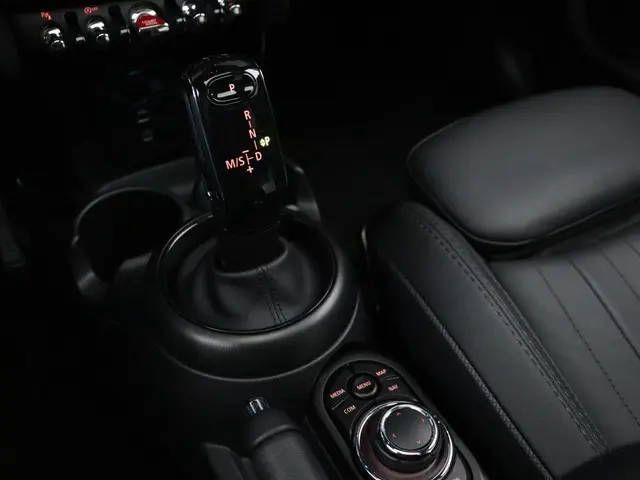 MINI 5-Deurs Cooper 2023 Benzine 21