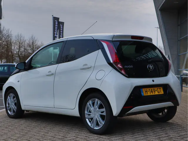 Toyota Aygo 1.0 VVT-i x-cite 2018 Benzine 3
