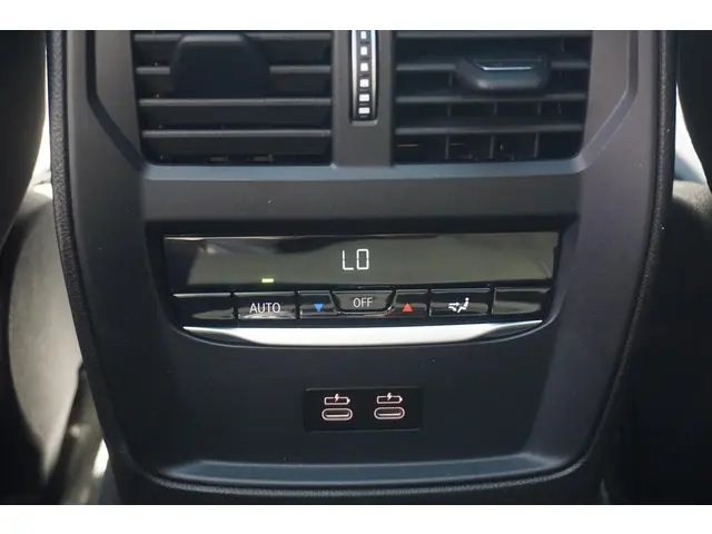 BMW 3 Serie Touring 320i 2024 Benzine 10