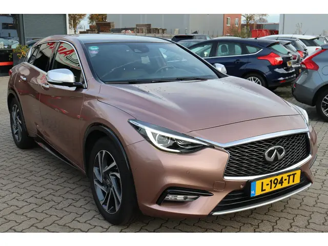 Infiniti Q Q30 1.6t Premium Tech 2016 Benzine 10