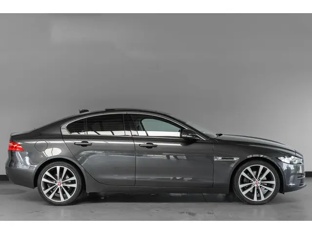 Jaguar XE 2.0 D Pure Leder Panorama 2018 Diesel 36