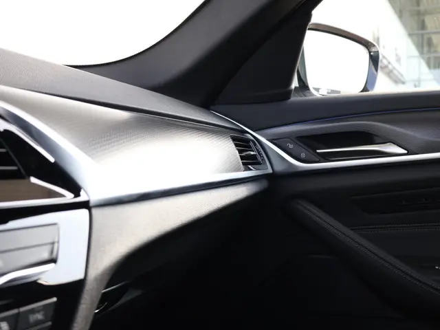 BMW 5 Serie 530e High Executive 2021 Hybride Benzine 36