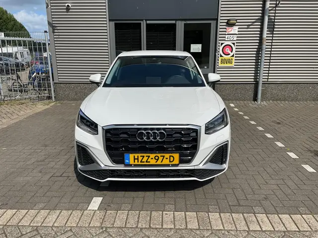Audi Q2 35 TFSI S Edition 2024 Benzine 2