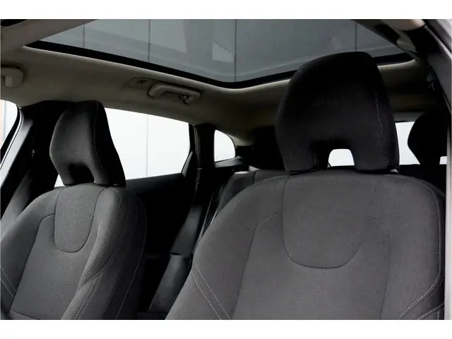 Volvo V40 2.0 T3 153 pk NORDIC BUSINESS 2018 Benzine 15