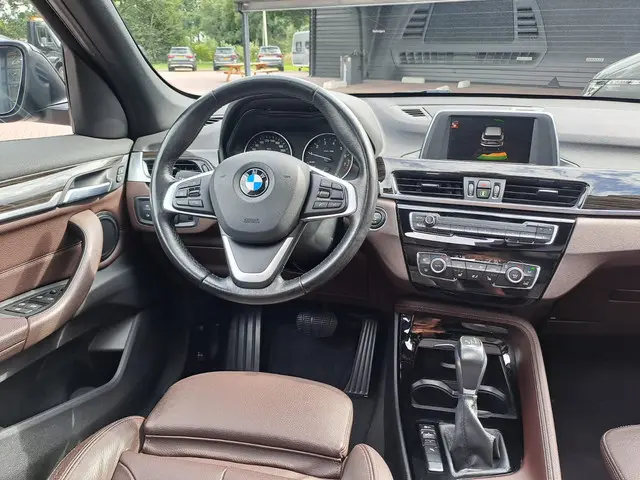 BMW X1 sDrive18i High Executive 2017 Benzine 6