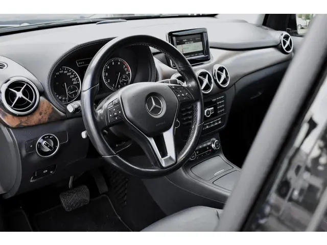Mercedes-Benz B-Klasse 200 AUT7 Prestige 2013 Benzine 8