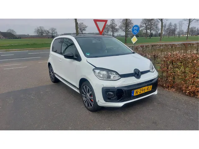 Volkswagen up! 1.0 BMT high up! 2018 Benzine 4