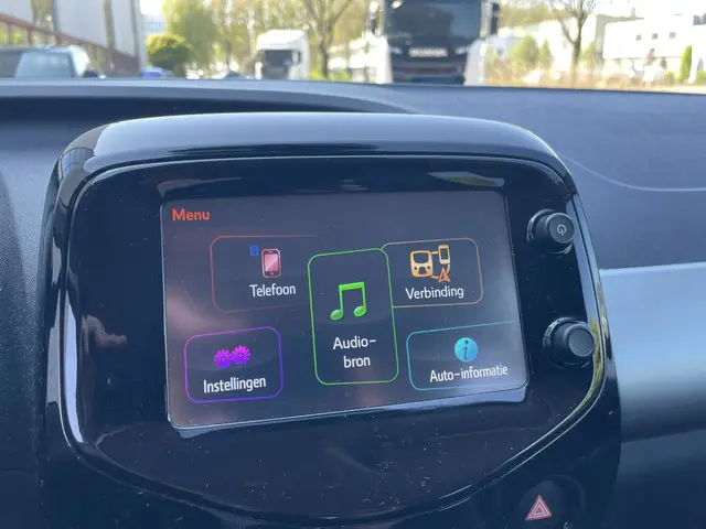Peugeot 108 1.0 e-VTi Allure / camera / carplay 2017 Benzine 9