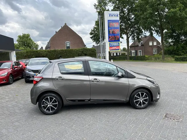 Toyota Yaris 1.5 VVT-i Executive 2019 Benzine 3