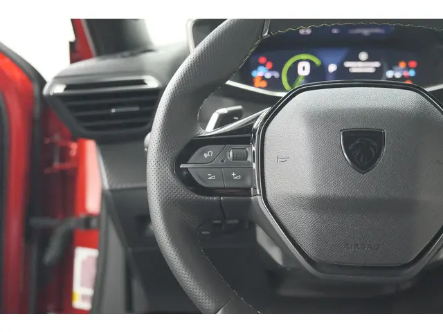 Peugeot 2008 PureTech 130 EAT8 GT 2024 Benzine 37