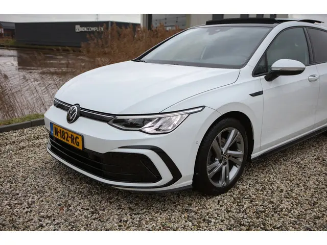 Volkswagen Golf 1.5 eTSI R-Line 2021 Benzine 19