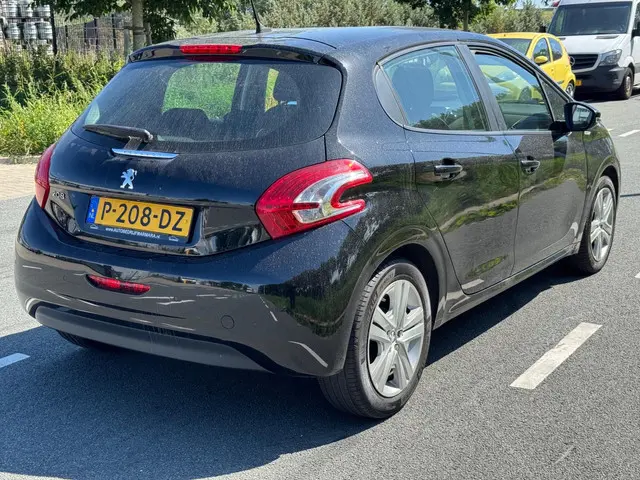 Peugeot 208 1.2 PureTech Signature / AIRCO 2019 Benzine 7