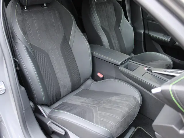 Peugeot 408 1.6 HYbrid 225 EAT8 GT 2025 Hybride Benzine 13