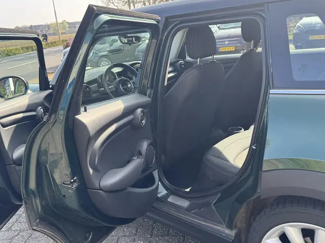 MINI Cooper Mini 1.5 Business 2016 Benzine 14