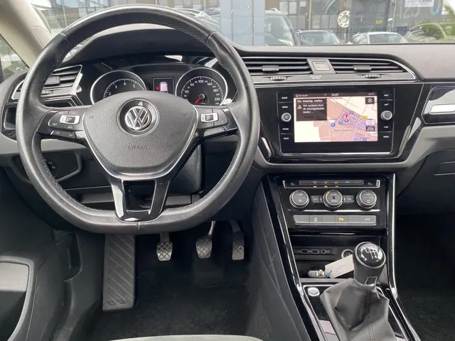 Volkswagen Touran 1.2 TSI Highline 7p 2018 Benzine 13