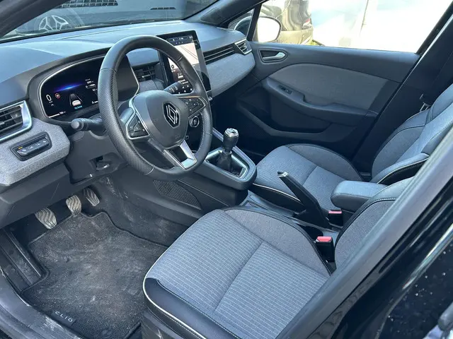 Renault Clio 1.0 TCe 90 GPF techno 2024 Benzine 25