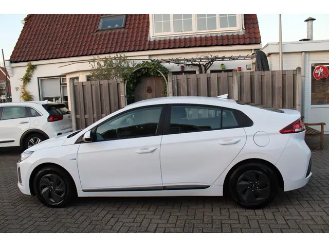 Hyundai IONIQ 1.6 GDi i-Motion 2018 Hybride Benzine 3