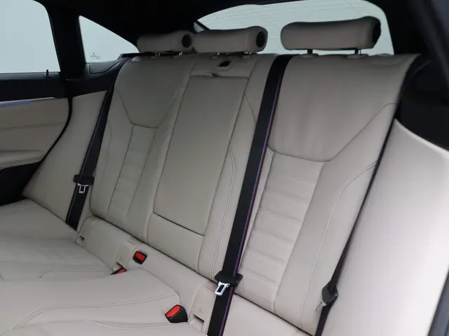 BMW i4 eDrive35 2024 Elektrisch 26