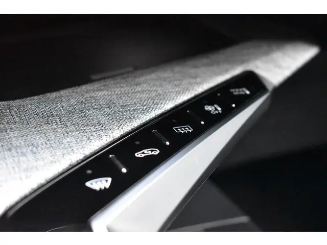 Peugeot 3008 Hybrid 136 EAT6 GT 2024 Hybride Benzine 9
