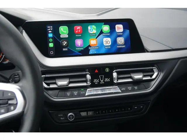 BMW 1 Serie 118i 2020 Benzine 18