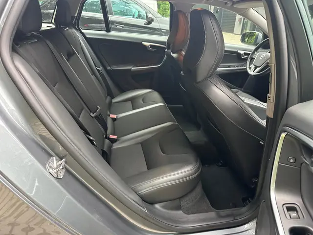 Volvo V60 2.0 D2 Nordic+ 1e Eigenaar Dealer 2017 Diesel 18