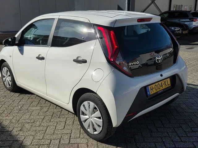 Toyota Aygo 1.0 VVT-i x-fun | 54178km | Airco 2020 Benzine 4
