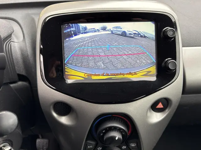 Toyota Aygo 1.0 VVT-i x-nav 2018 Benzine 12