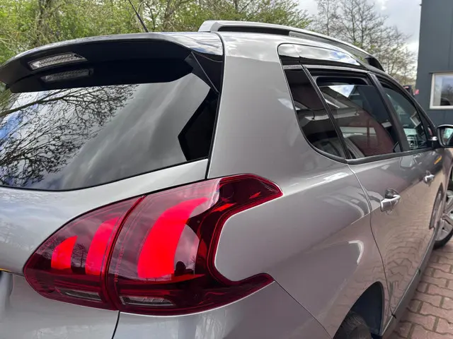 Peugeot 2008 1.2 PureTech Allure 2018 Benzine 12