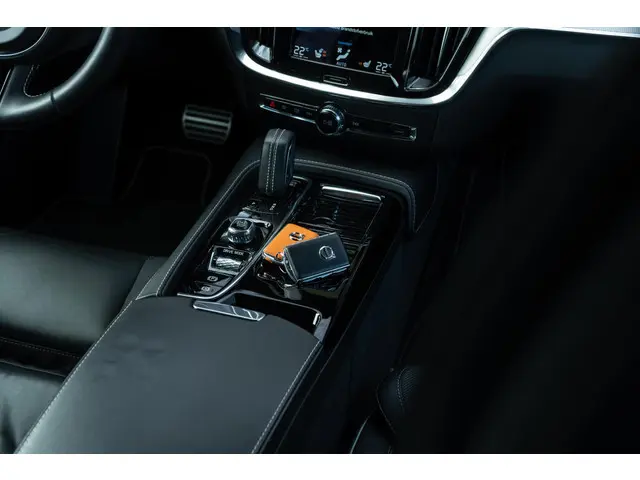 Volvo V60 T6 Recharge AWD R-Design 2020 Hybride Benzine 18