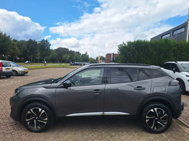 Peugeot 2008 1.2 130pk PureTech Allure 2023 Benzine 7