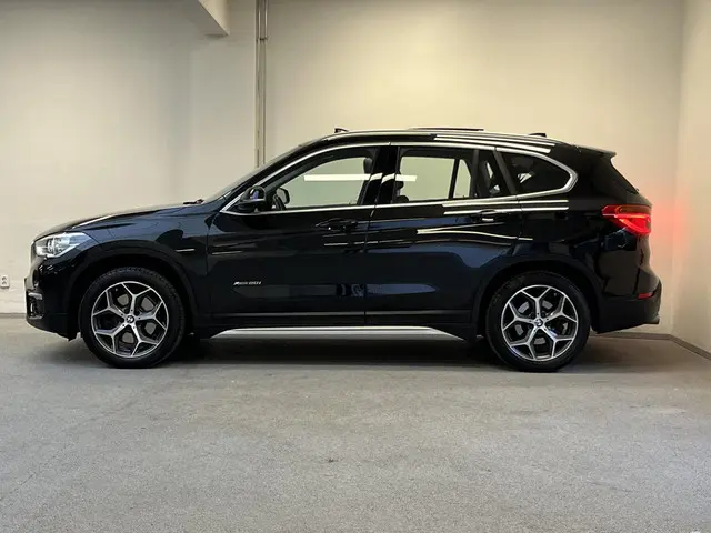 BMW X1 xDrive20i High Executive 2018 Benzine 7