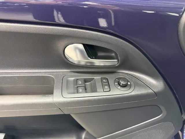 Volkswagen up! 1.0 BMT move up! 2017 Benzine 8