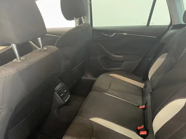 Škoda Kamiq 1.0 TSI 110pk DSG Style 2021 Benzine 11