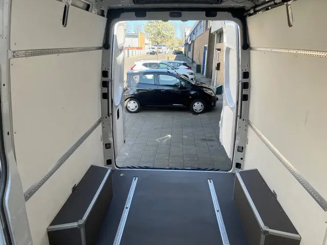 Mercedes-Benz Sprinter 317 1.9 CDI L2H2 2022 Diesel 29