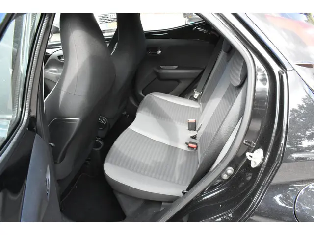 Toyota Aygo 1.0 VVT-i x-play 2020 Benzine 12