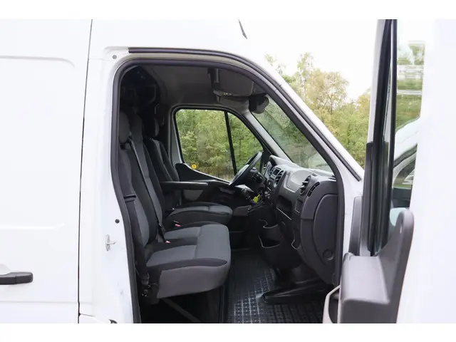 Renault Master T35 2.3 dCi L3H3 DL 2016 Diesel 27