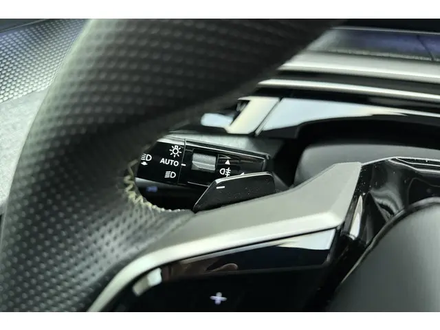 Peugeot 3008 1.2 Hybrid 145 GT 2025 Hybride Benzine 22