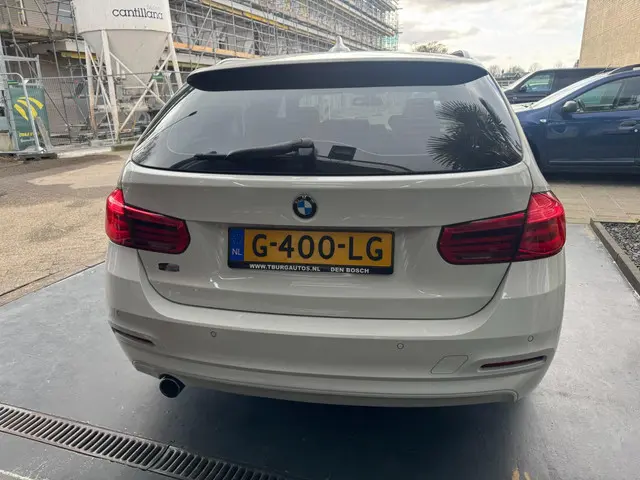 BMW 3 Serie Touring 318i AIRCO 2018 Benzine 4