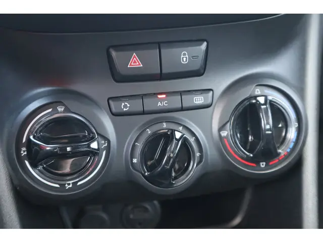 Peugeot 208 1.6 e-HDi Active 2012 Diesel 21