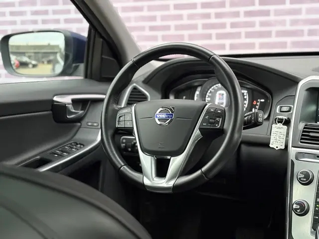 Volvo XC60 2.0 T5 FWD Ocean Race 2016 Benzine 11