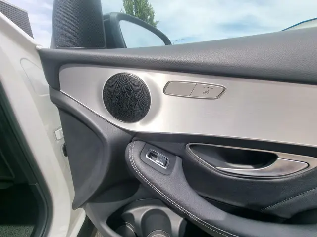 Mercedes-Benz GLC 250 4MATIC Prestige 2017 Benzine 23