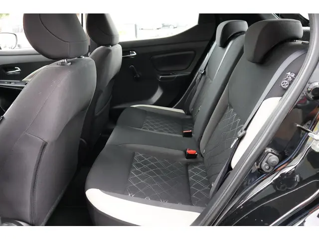 Nissan Micra 1.0 Acenta 2019 Benzine 12