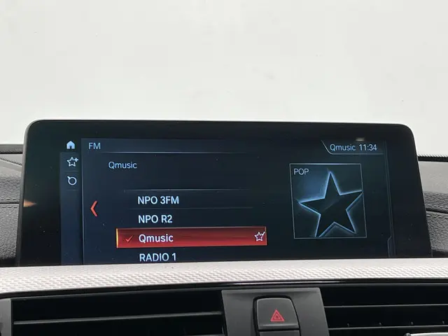 BMW 3 Serie 330i M Sport Edition 2018 Benzine 23